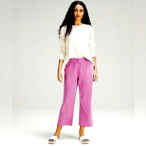 NWT Lululemon “Softstreme HR Straight Leg Crop” in color velvet dust. Sz 6, 24”